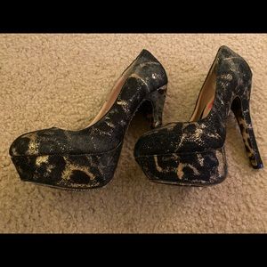 Betsey Johnson platform heel size 6